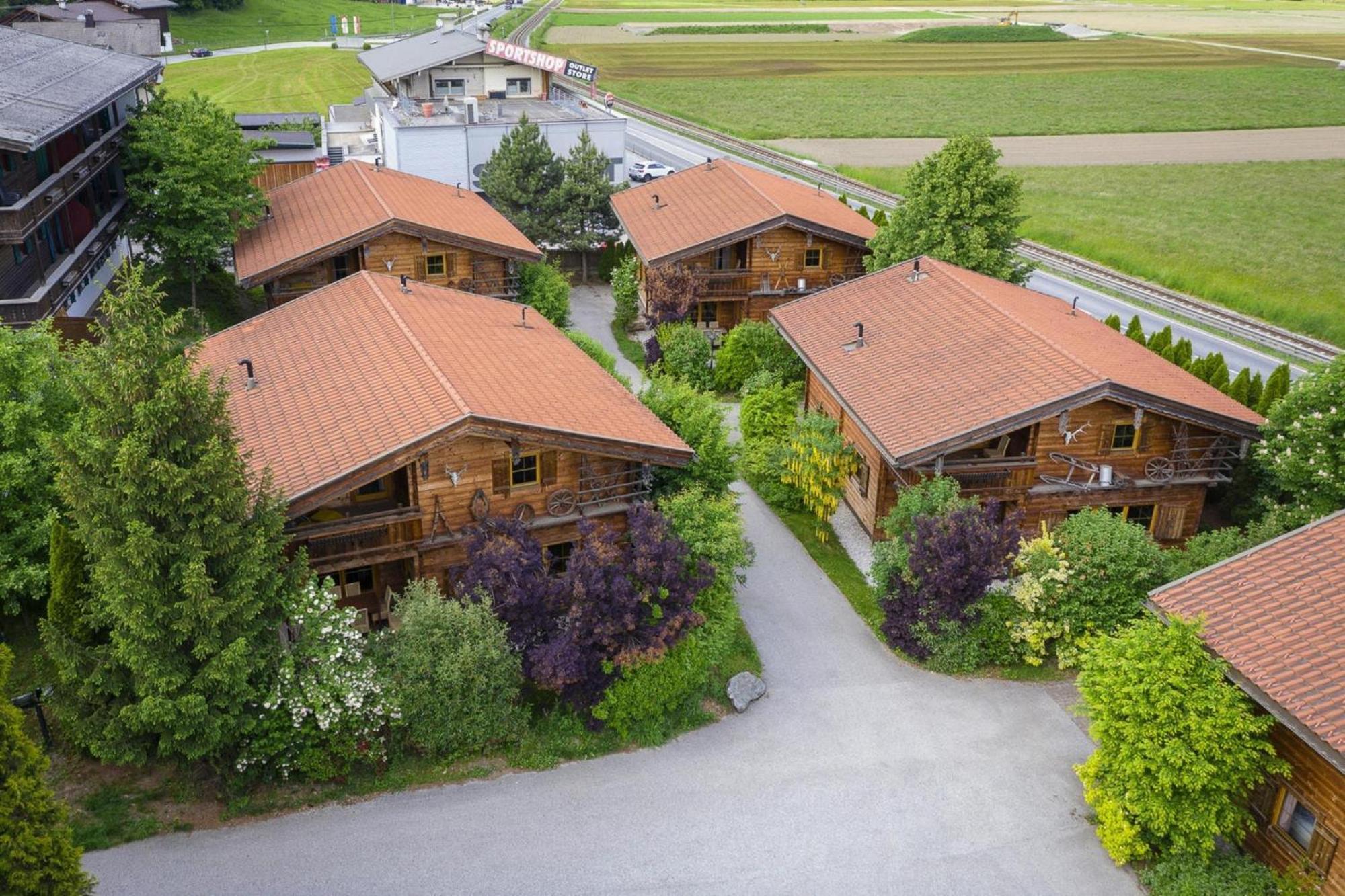 Chalets Almdorf Zillertal, Fügen Exterior foto